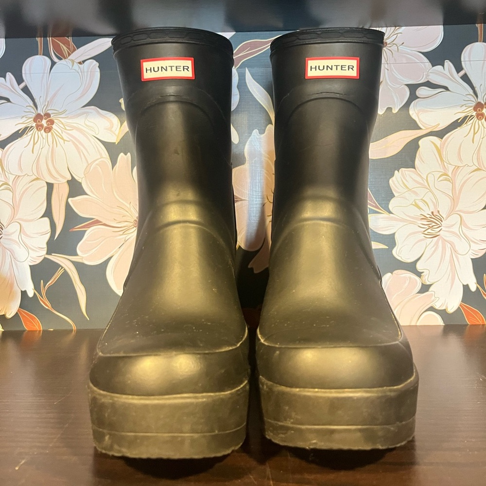 ☔️ Classic Hunter Wedge Rain Boots - Preowned ☔️
